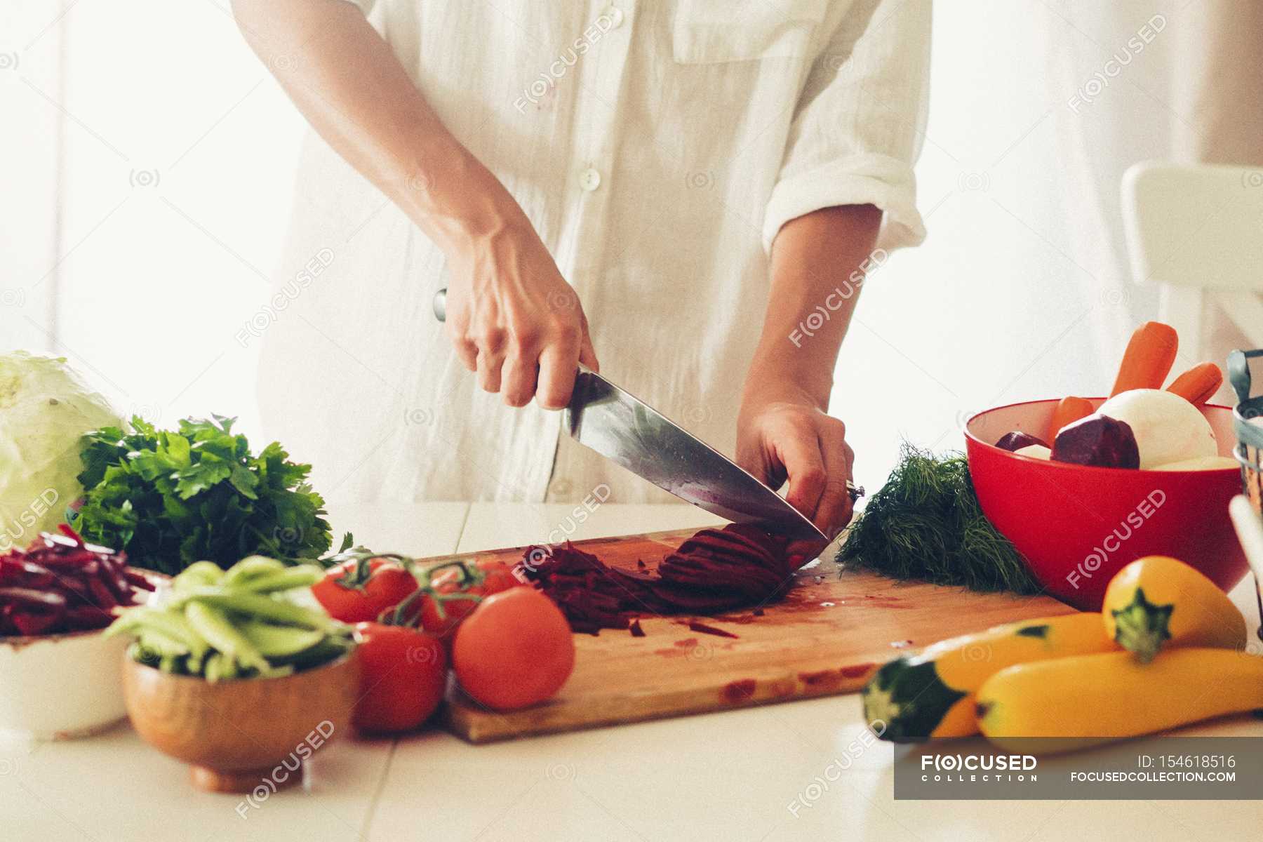 https://st.focusedcollection.com/11312302/i/1800/focused_154618516-stock-photo-woman-chopping-vegetables-kitchen-knife.jpg