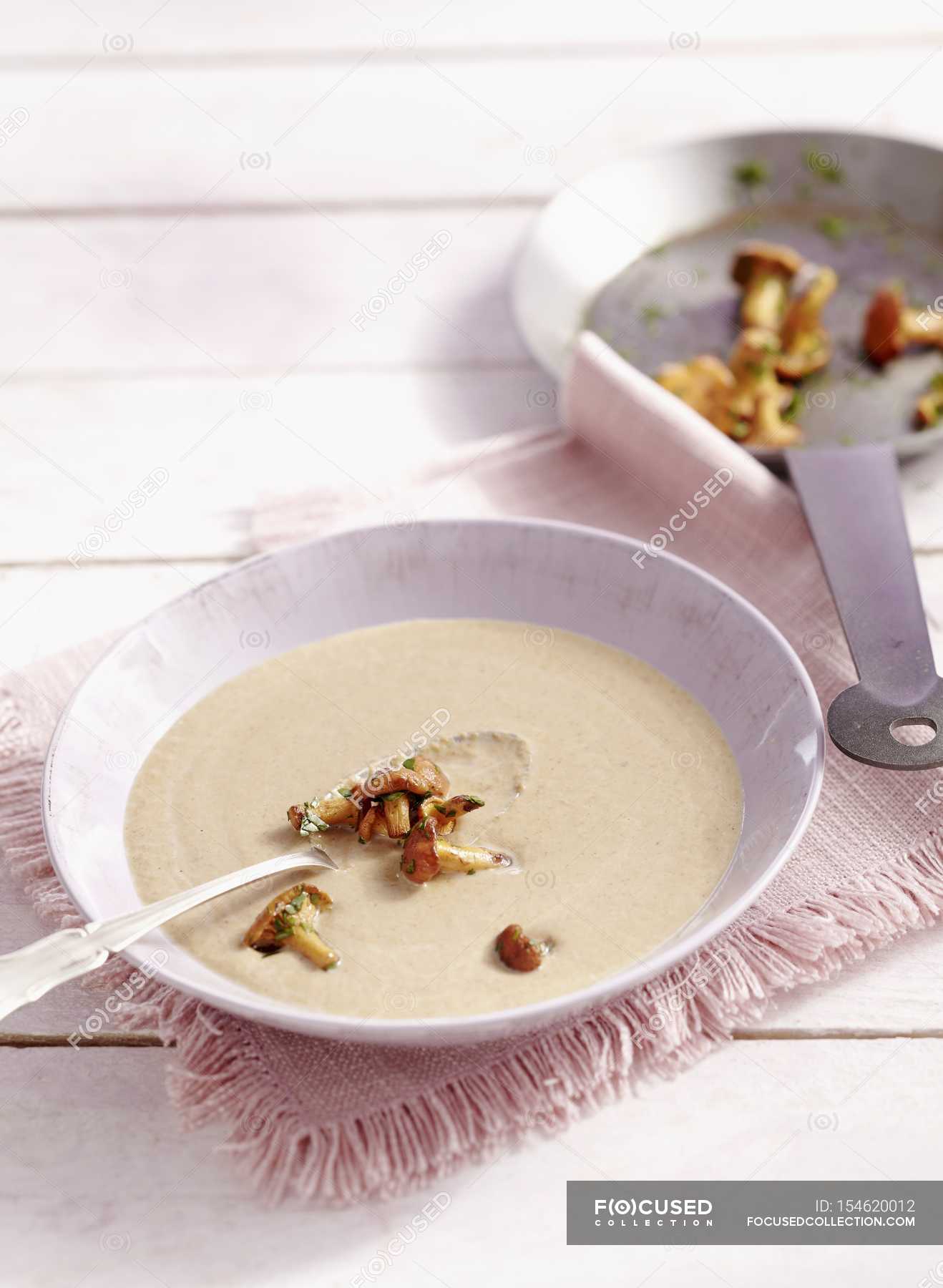 Cream of chanterelle mushroom soup — eco, close up Stock Photo