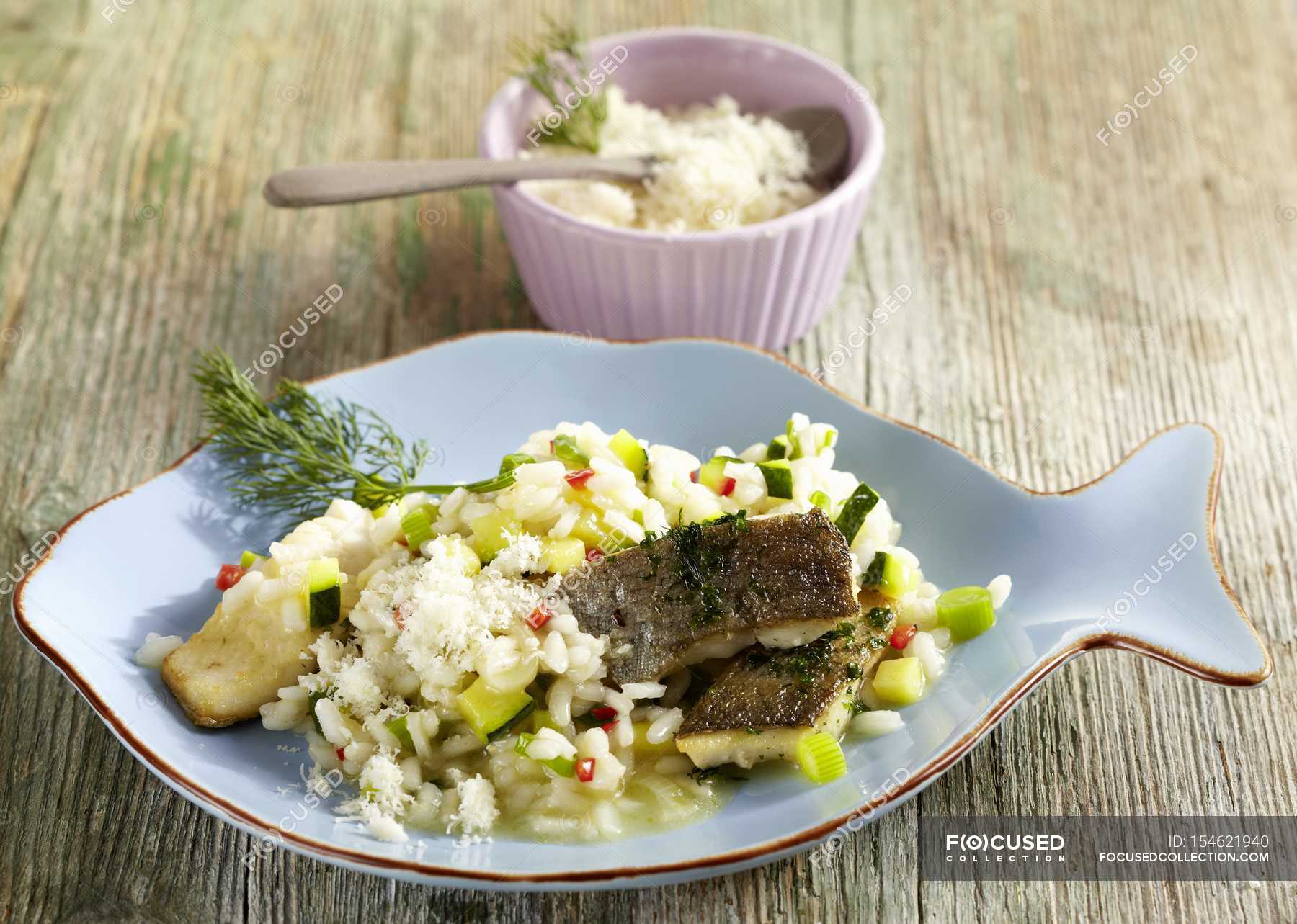 Fried trout fillet — nutrition, plate Stock Photo 154621940
