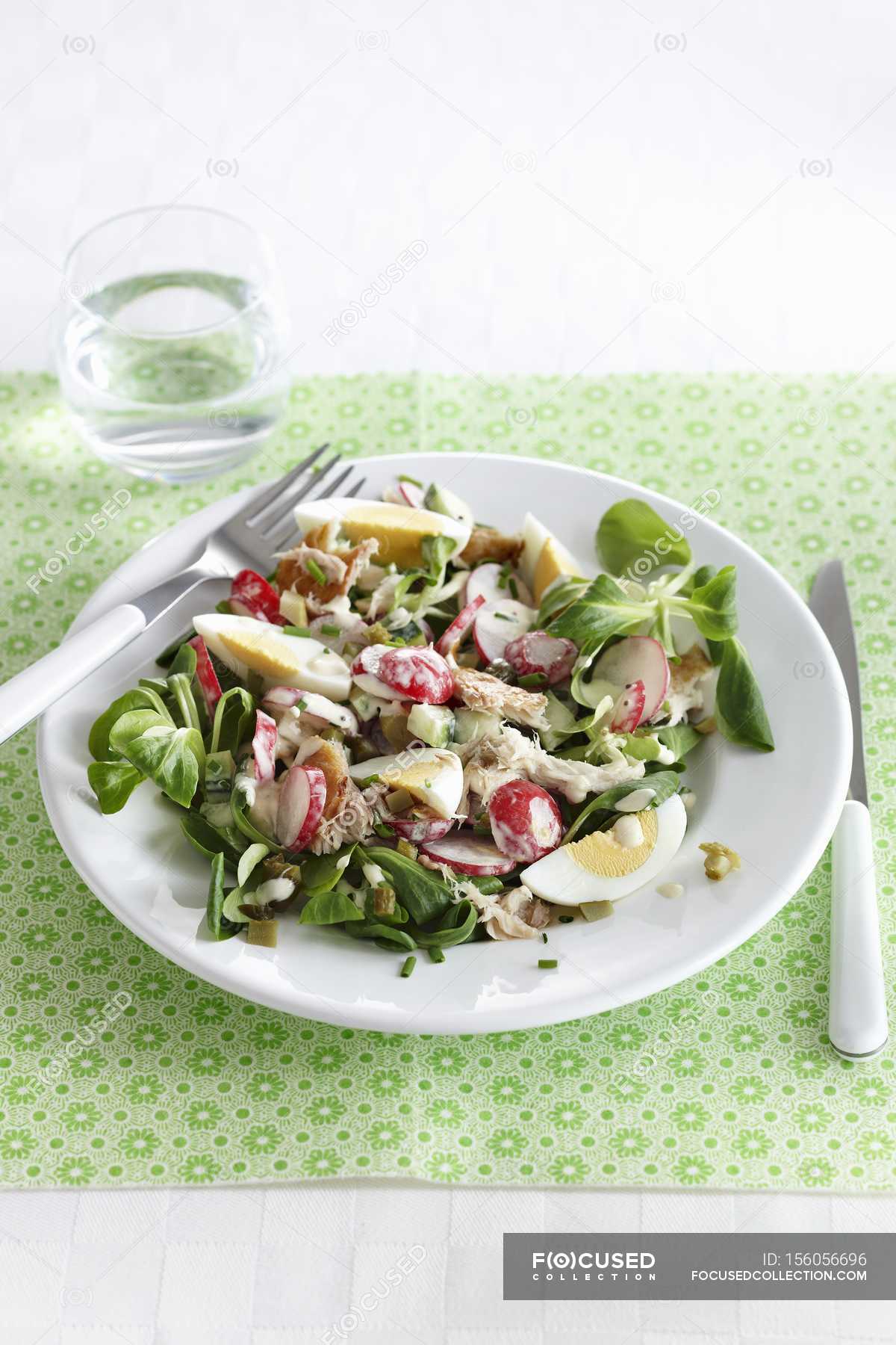 Vegetable salad with mackerel and eggs — tasty, meal Stock Photo