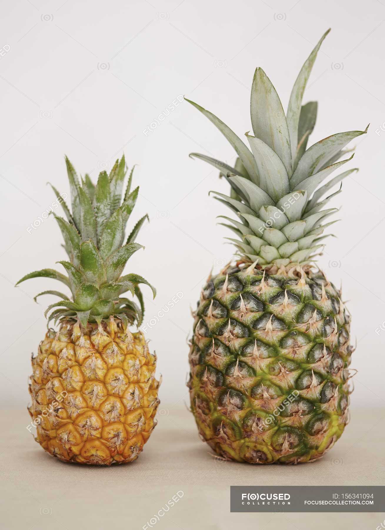 Fresh big and small pineapples — ripe, close up Stock Photo 156341094