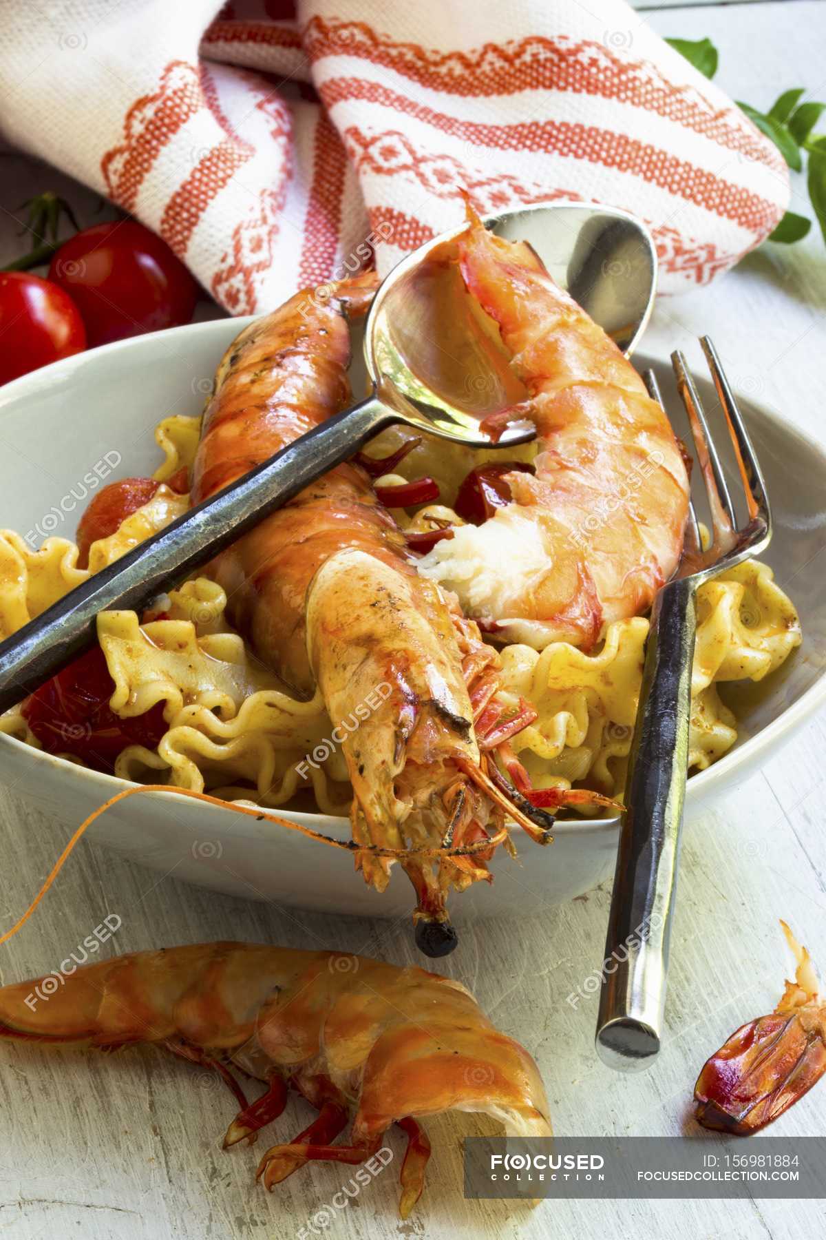 King prawns with pappardelle pasta — healthy, food Stock Photo