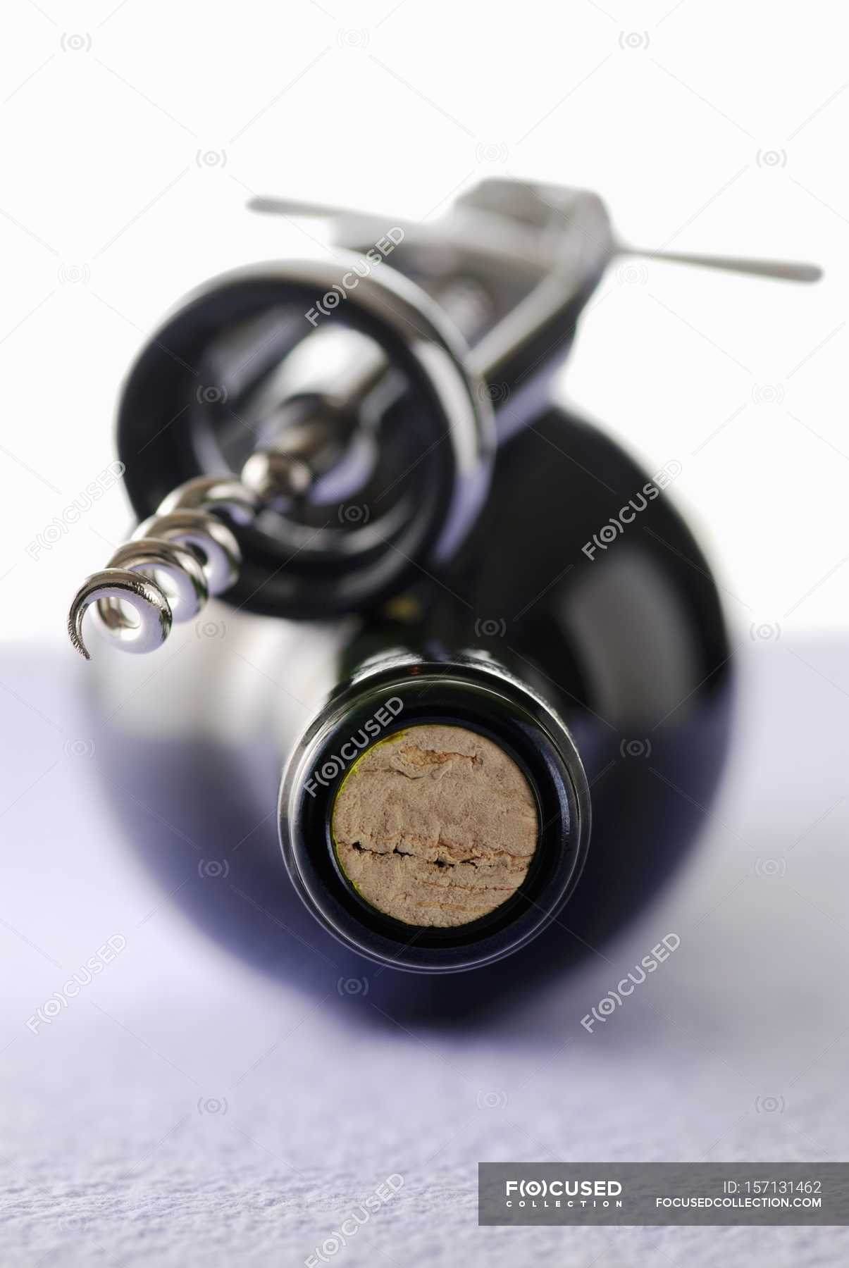 Бутылка вина и пробка — Фиолетовый, Вино - Stock Photo | #157131462
