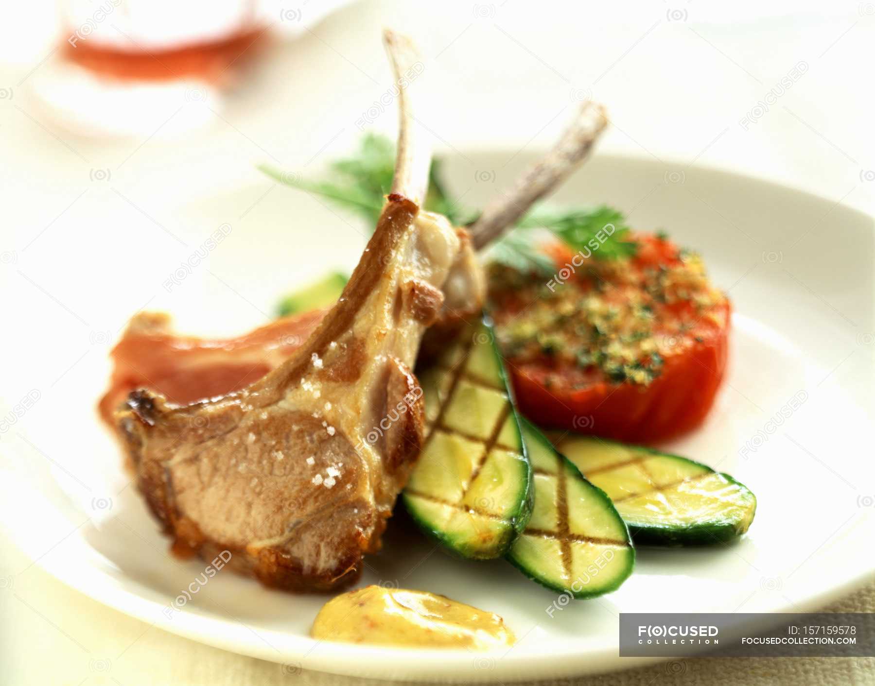Lamb chops with tomatoes on plate — tasty, calories Stock Photo 157159578