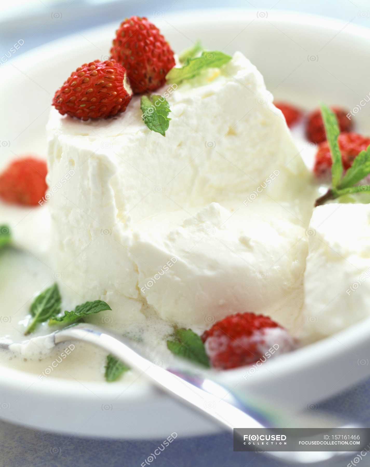Faisselle cheese with strawberries — food, appetizer Stock Photo