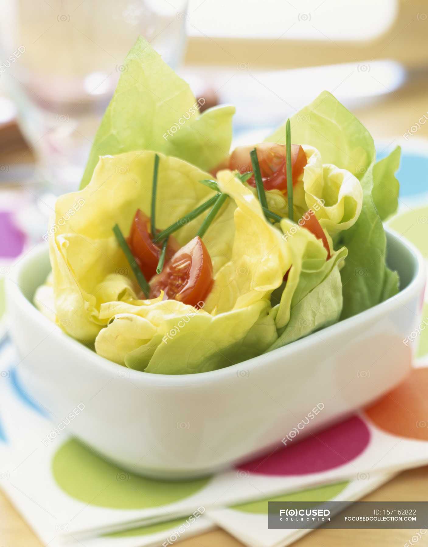 Lettuce heart with tomatoes — flavor, healthy food Stock Photo