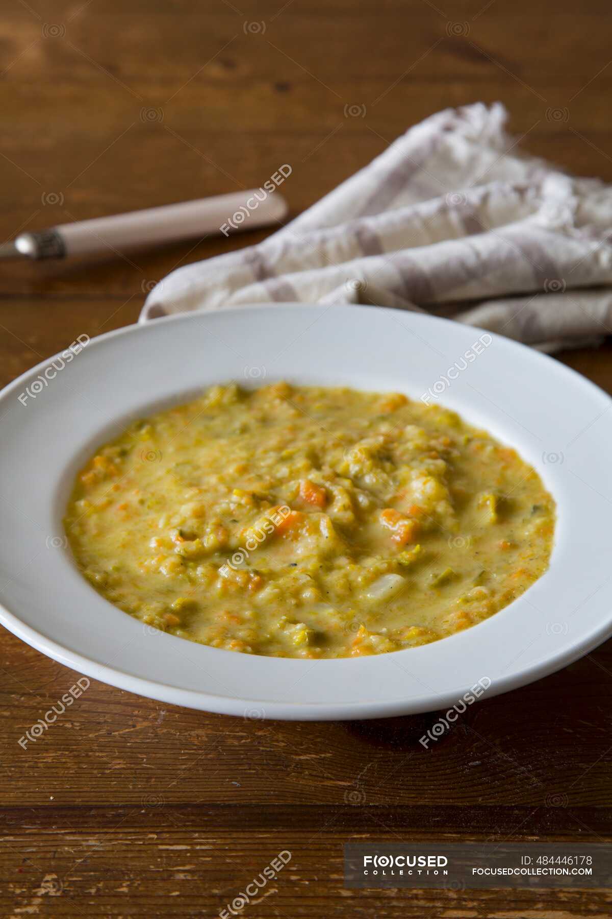Vegetable soup with leeks and carrots — recipe, meal Stock Photo