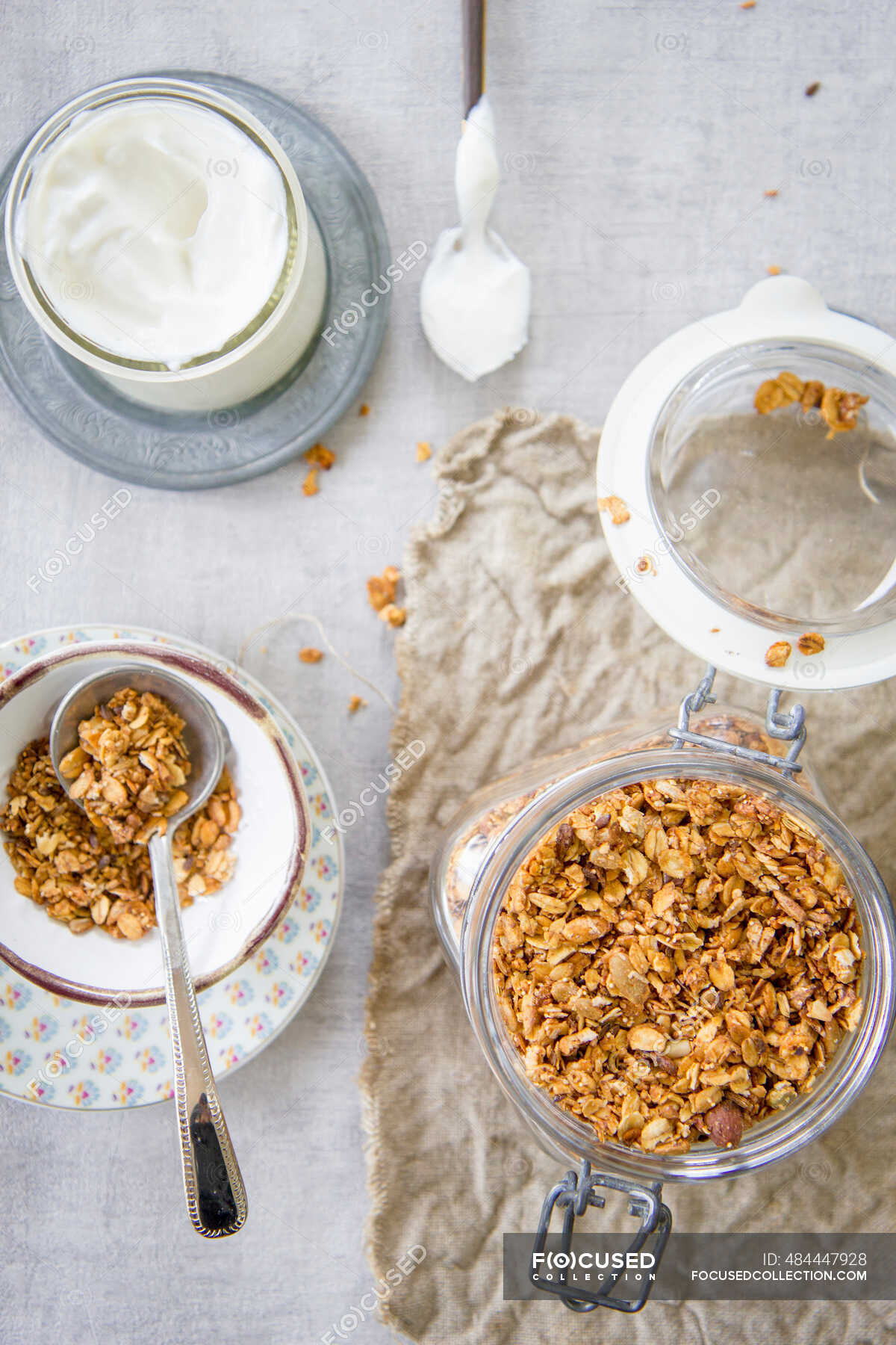 Muesli and yoghurt, closeup shot — wellness, healthy food Stock Photo 484447928