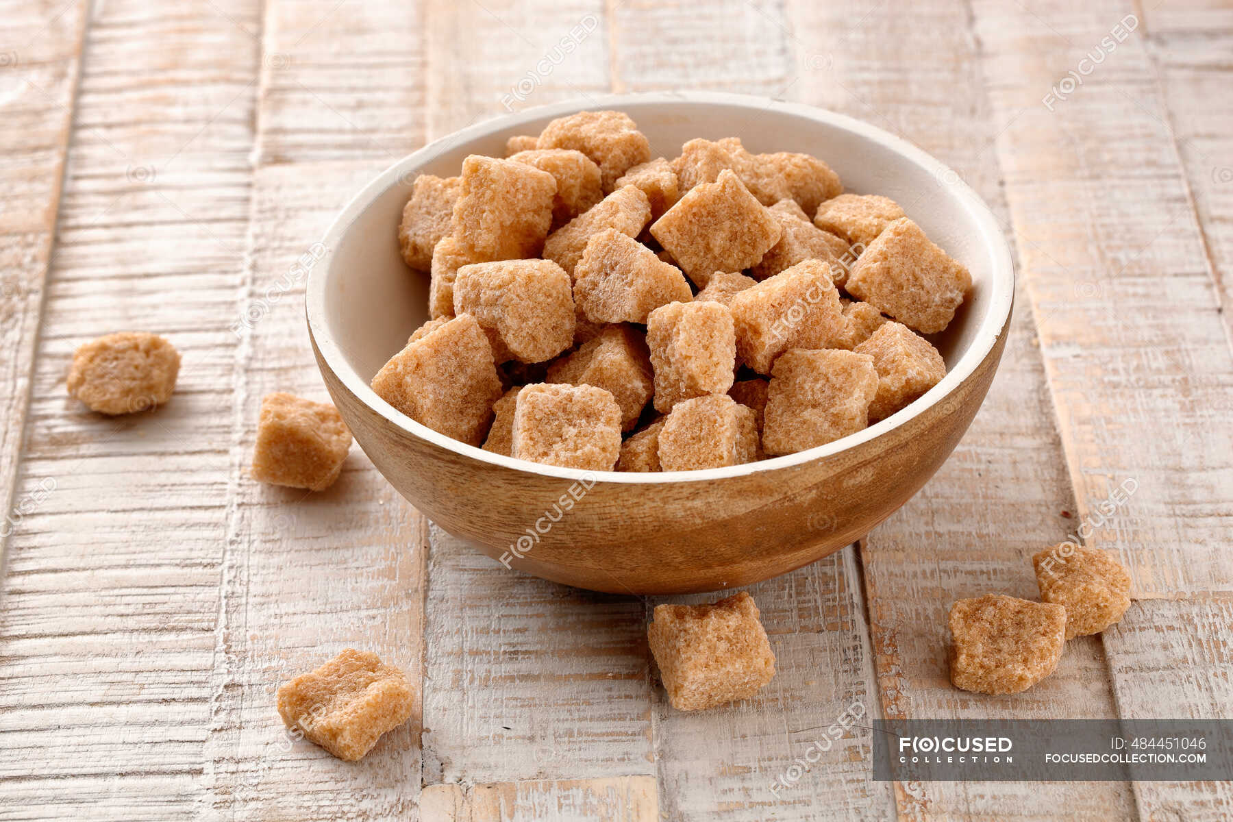 A bowl of brown sugar lumps — type, sugaring Stock Photo 484451046