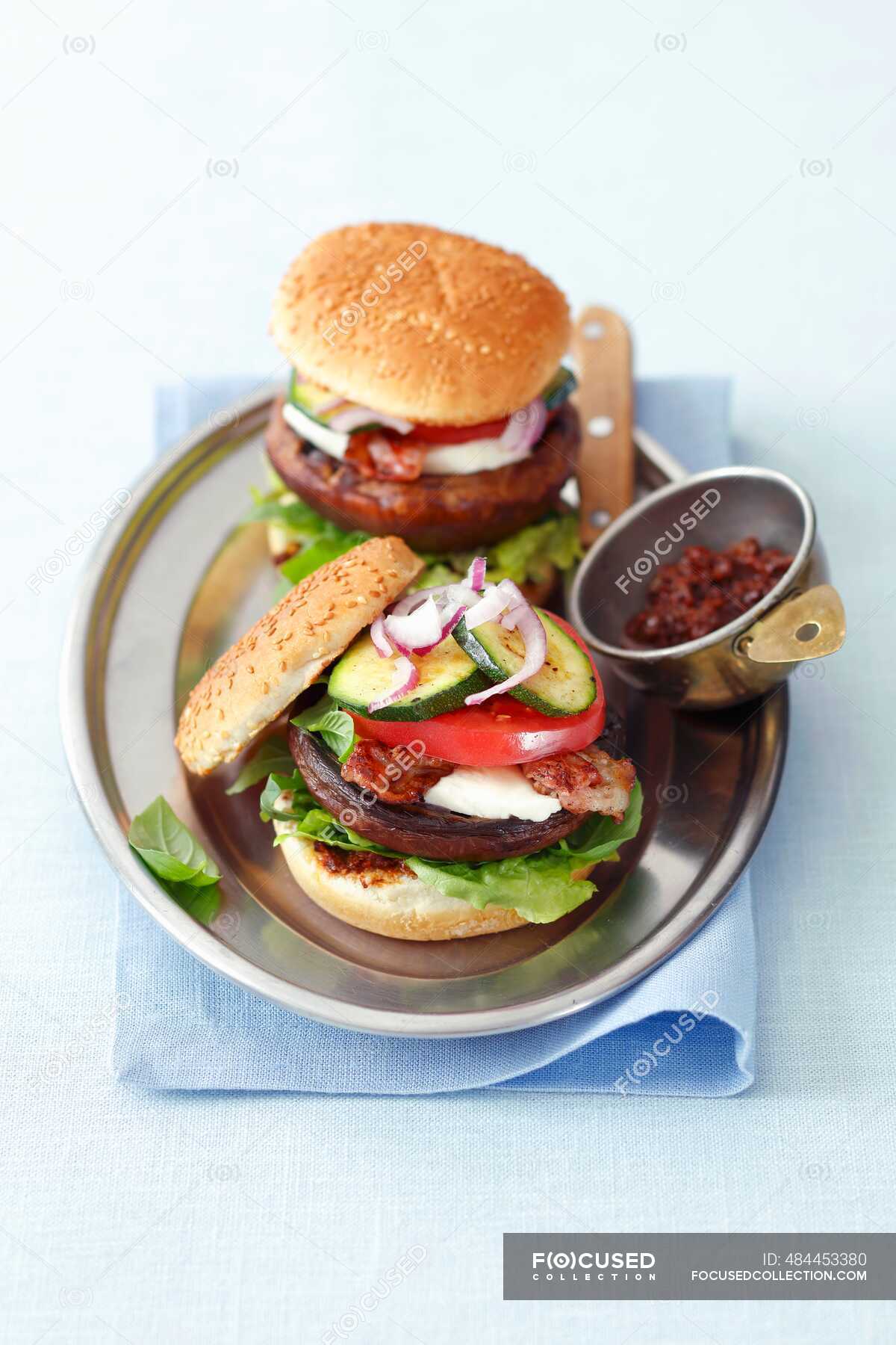 Burgers with grilled portobello mushroom, mozzarella, bacon, tomato and courgette — cuisine