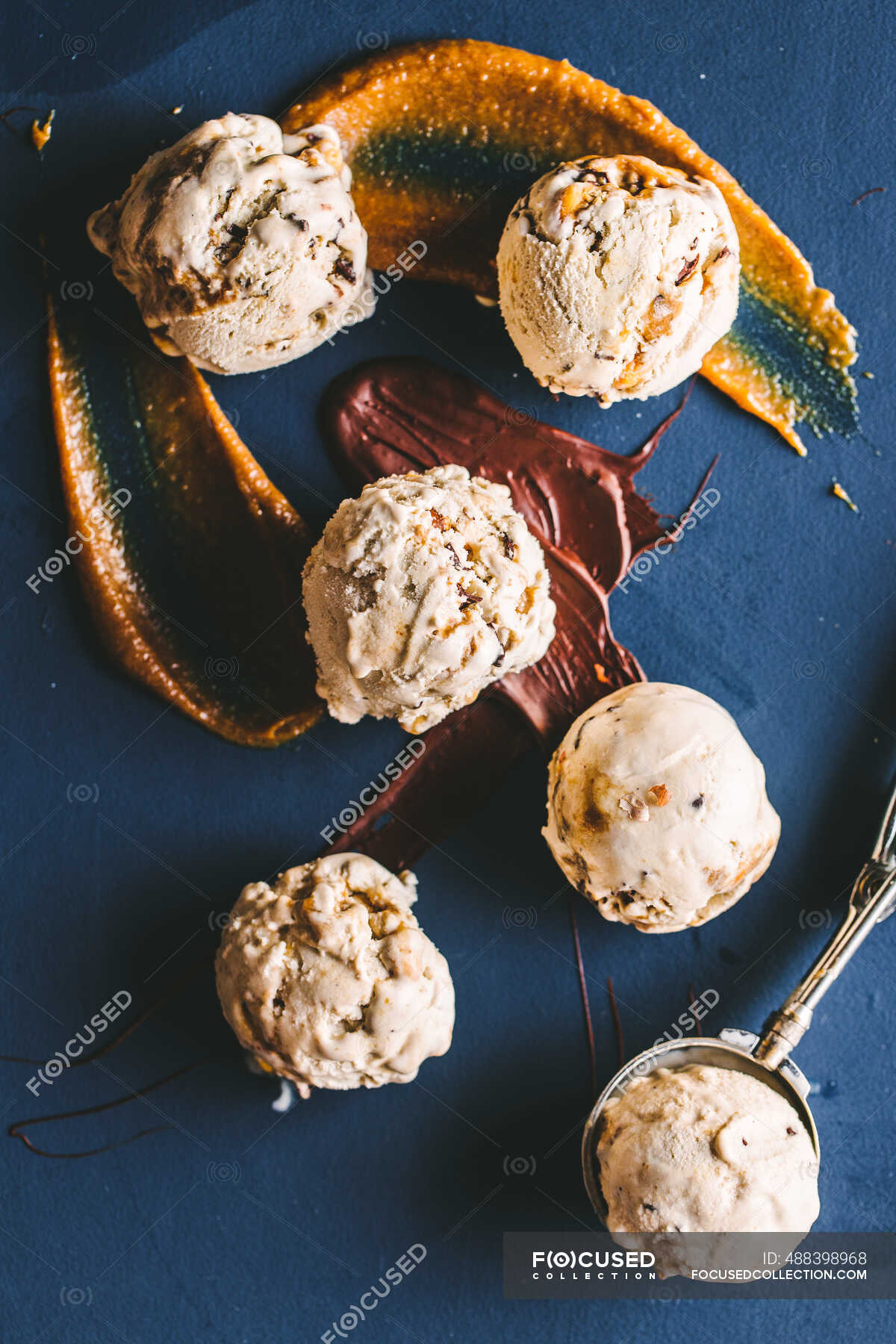 Tin Roof Ice Cream Peanuts Caramel Chocolate — Chocolate Recipe, Ice Cream  Type - Stock Photo | #488398968