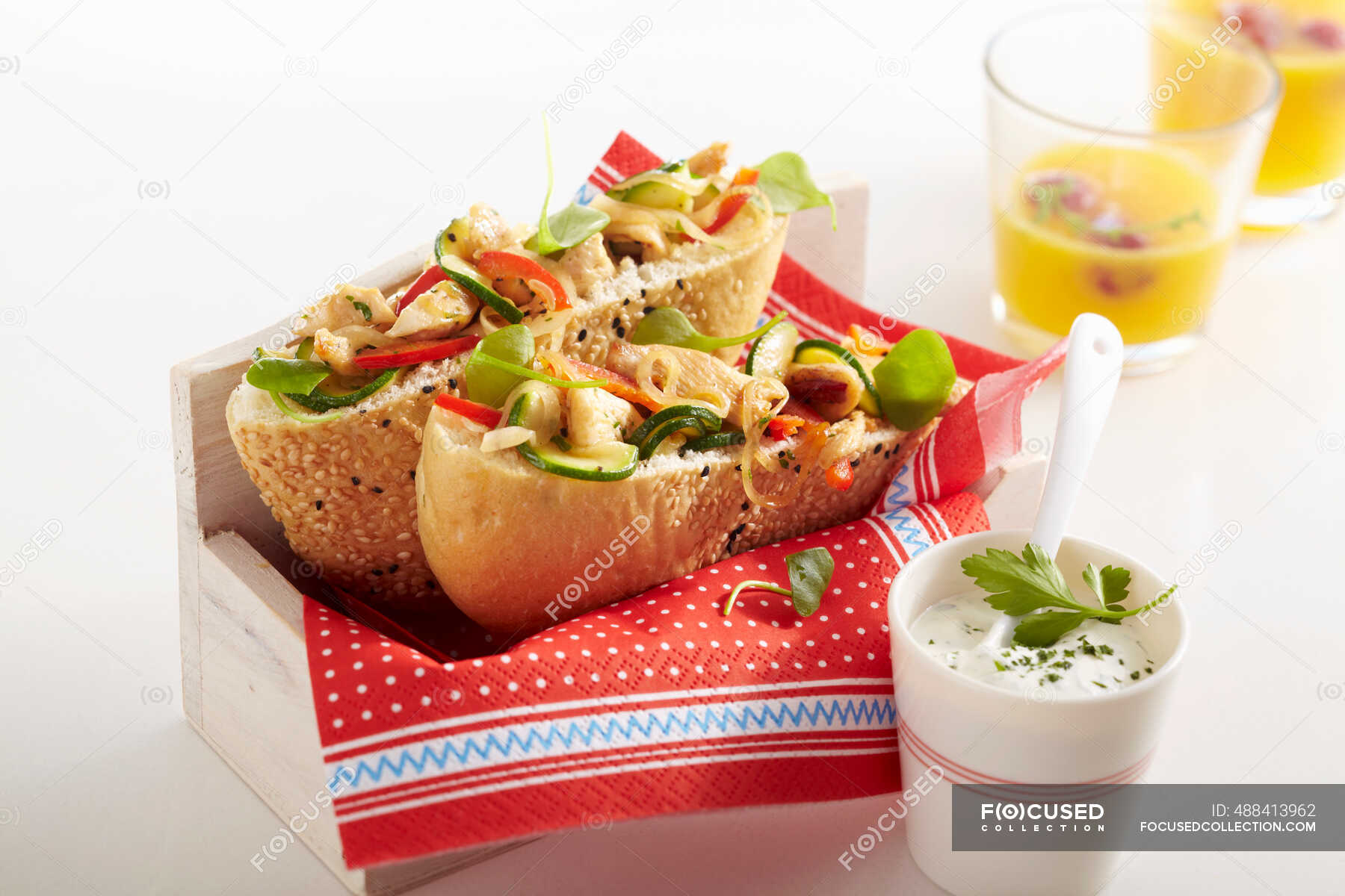 Stuffed pitta bread with roasted chicken breast, pepper and zucchini