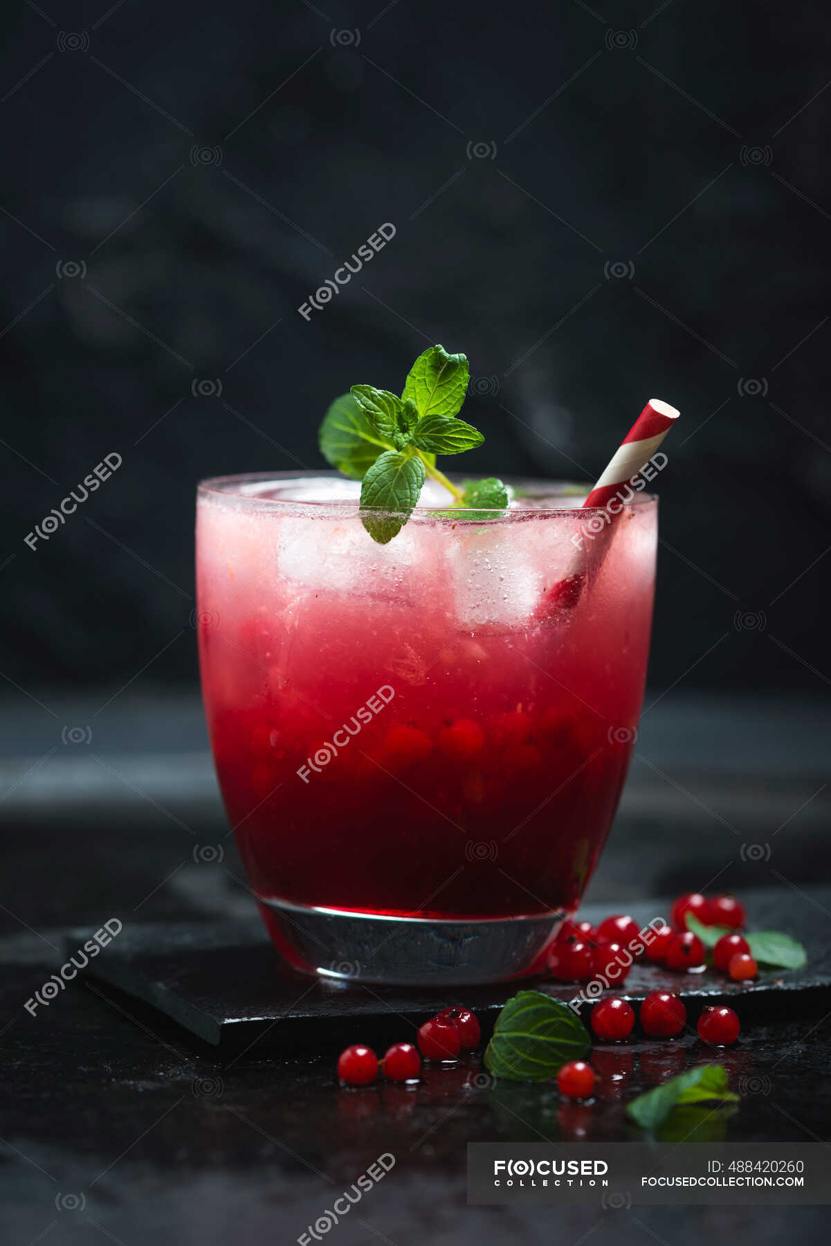 A cocktail made with vodka, grapefruit juice and redcurrant juice