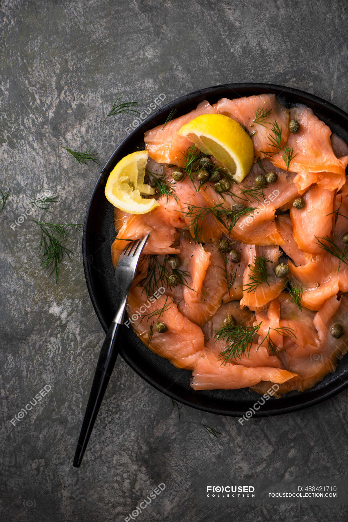 Smoked salmon with capers, lemon and fresh dill — tasty, table - Stock