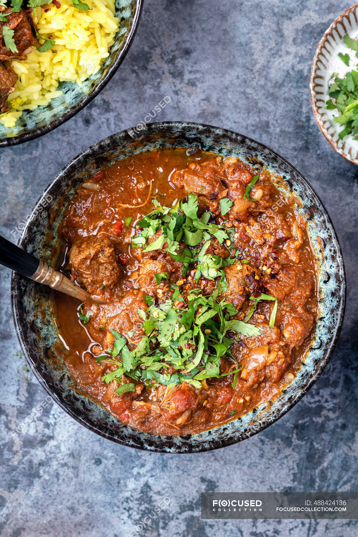 Beef curry with saffron rice — portion, delicious Stock Photo