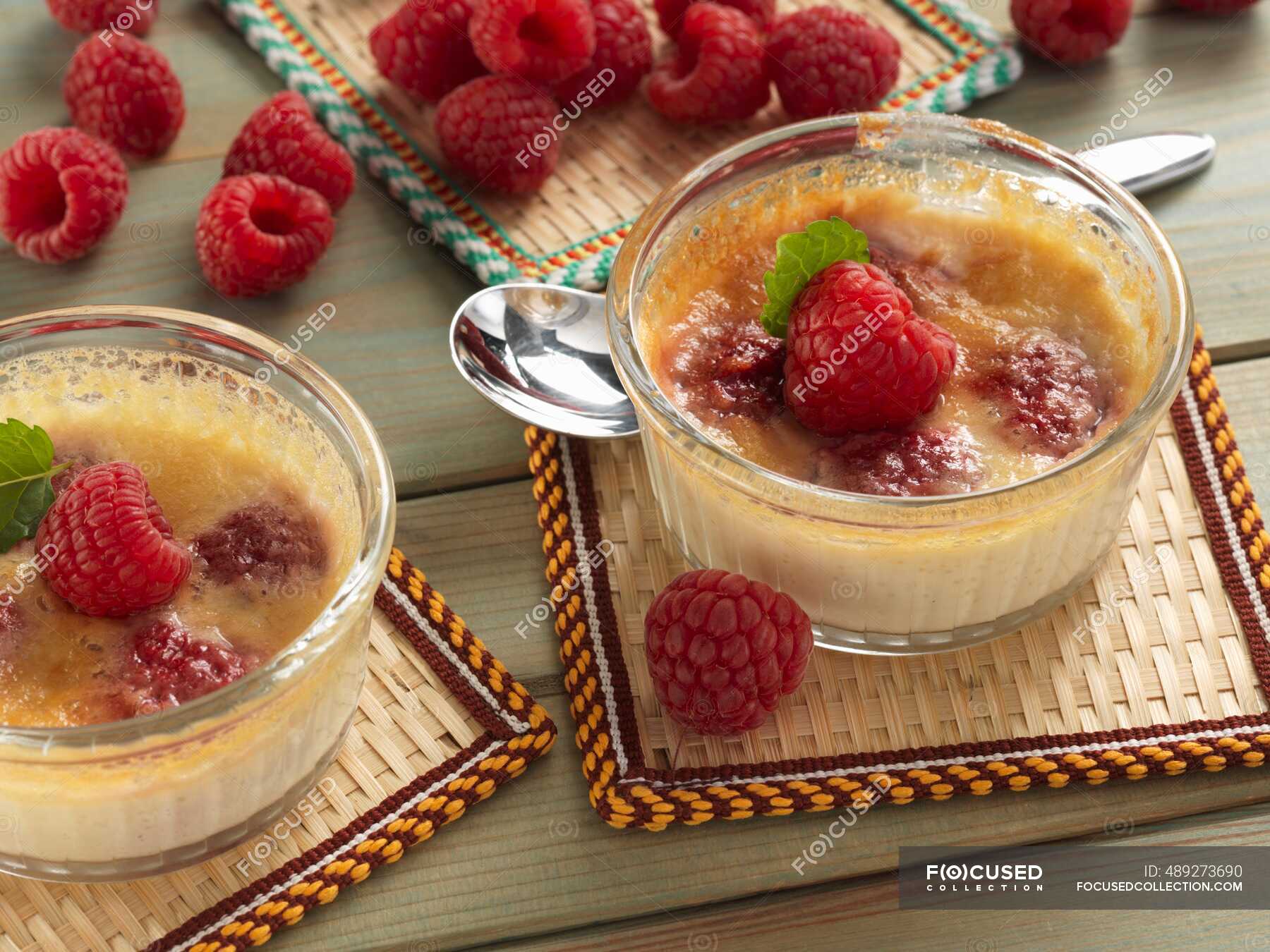 Honey pots de creme — cremes, food Stock Photo 489273690