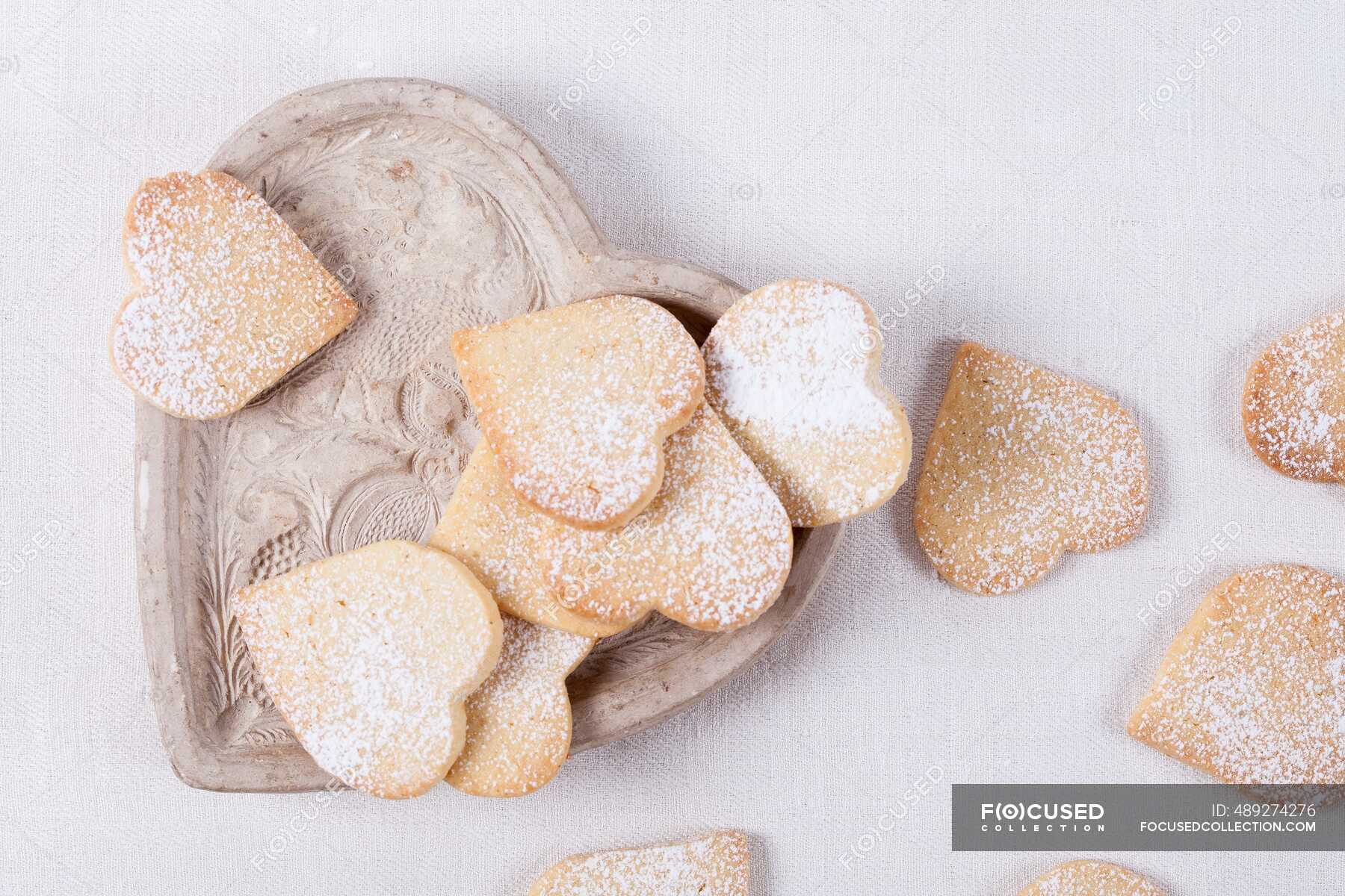Heart shaped shortbread cookies — sugar, baking Stock Photo 489274276
