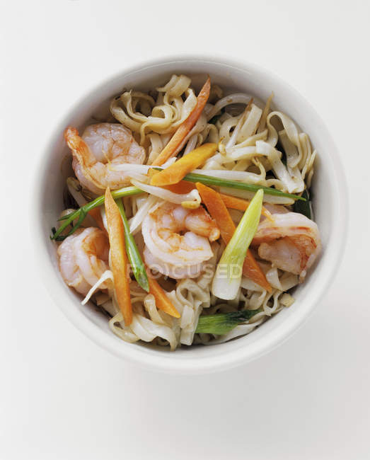 Shrimps and vegetables over noodles — Stock Photo