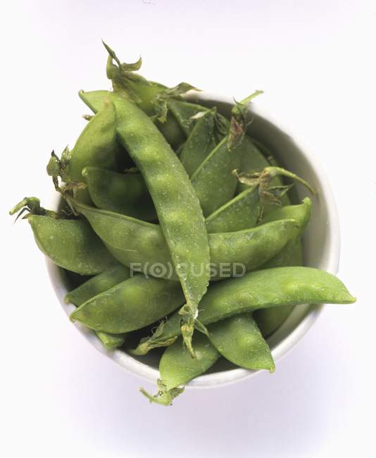 Snow peas in bowl — Stock Photo