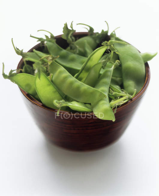 Snow peas in bowl — Stock Photo