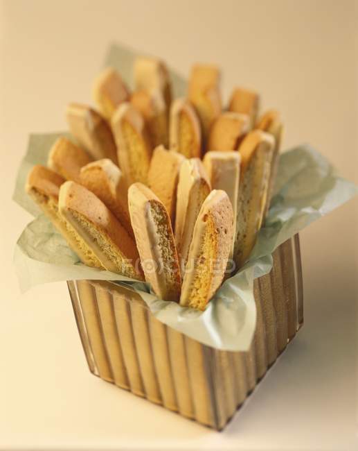 Schachtel Kekse in Papier — Stockfoto