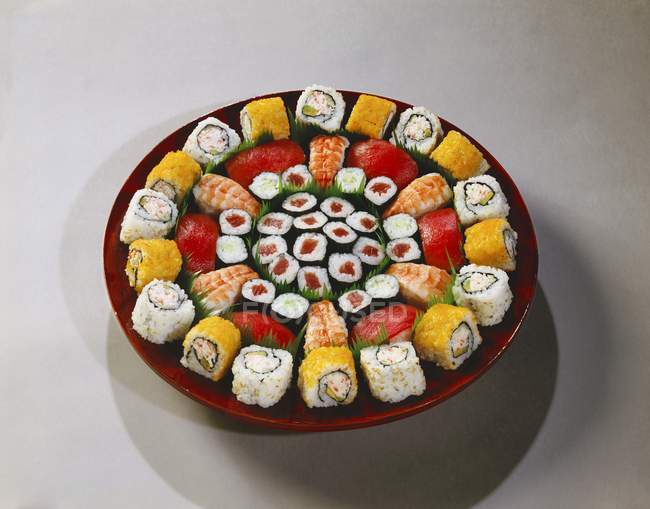 Maki sortido e sushi nigiri — Fotografia de Stock