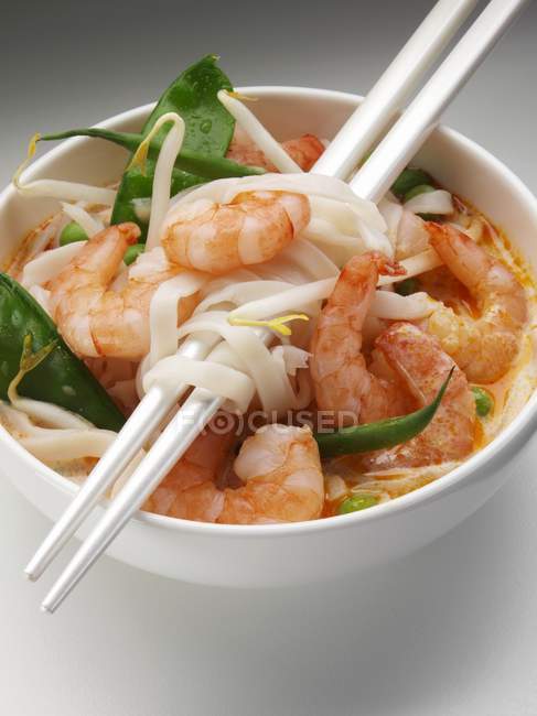 Rice noodle soup with prawns — Stock Photo