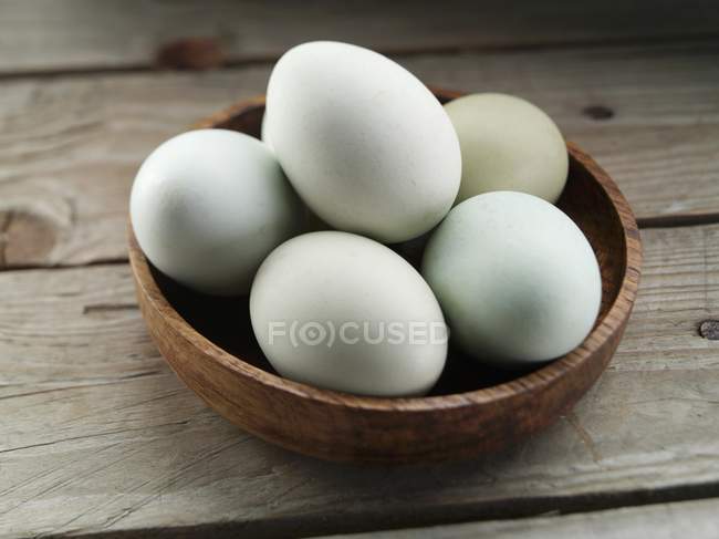 Дерев'яний кубок яйця — стокове фото