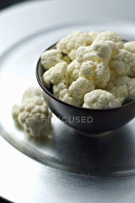 Cauliflower florets in bowl — Stock Photo