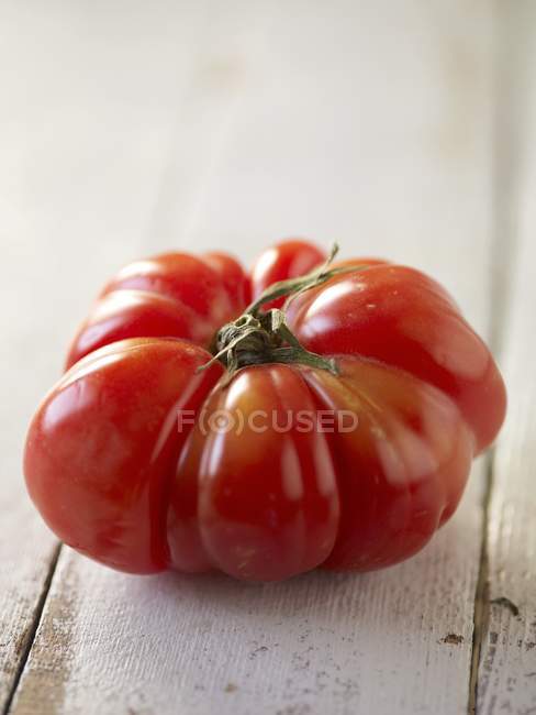 Tomate héritière rouge fraîche — Photo de stock