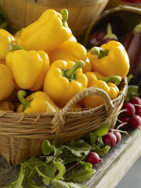 Basket of Yellow Bell Peppers — Stock Photo