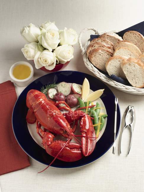 Boiled lobster with red potatoes — Stock Photo