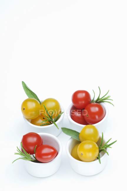 Red and yellow cherry tomatoes — Stock Photo