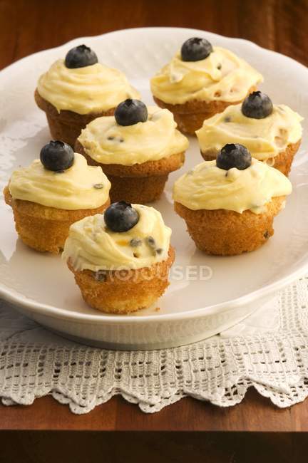 Passionfruit cupcakes with blueberries — Stock Photo