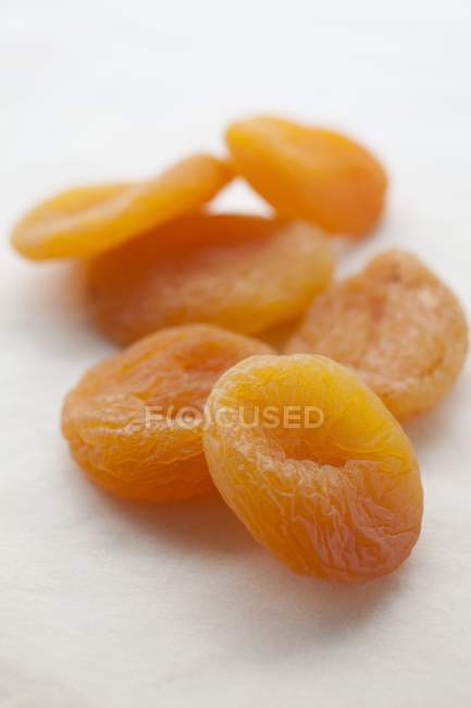 Сухие спелые абрикосы — стоковое фото