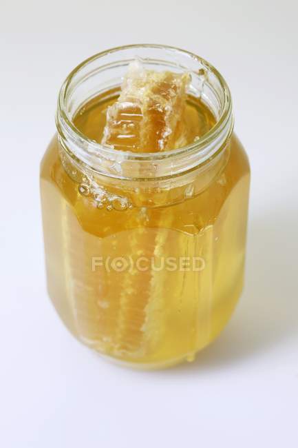 Peine de miel en frasco - foto de stock