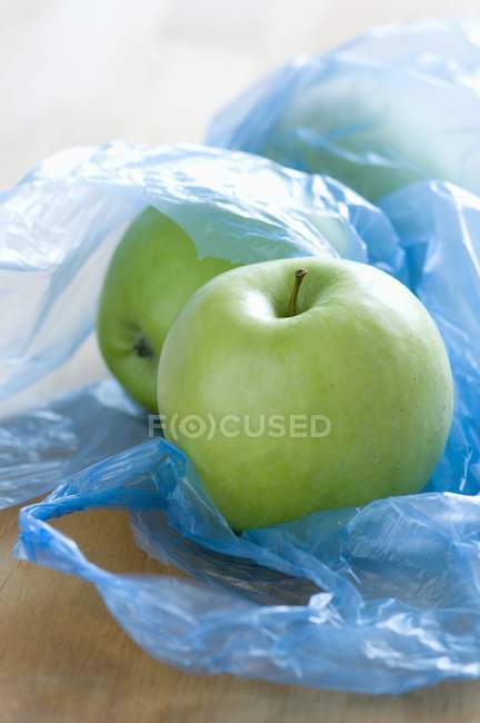 Manzanas verdes maduras - foto de stock