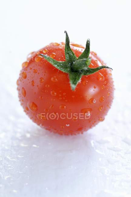 Fresh ripe red tomato — Stock Photo