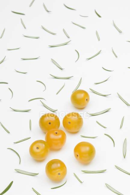 Tomates cerises jaunes — Photo de stock
