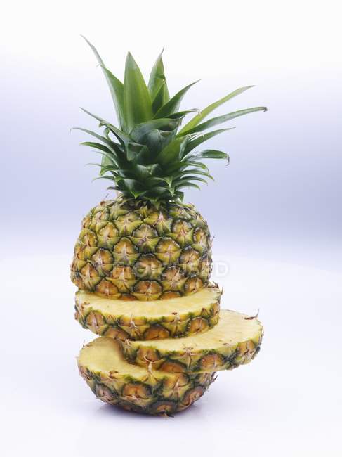 Смачних скибочками ананаса — стокове фото