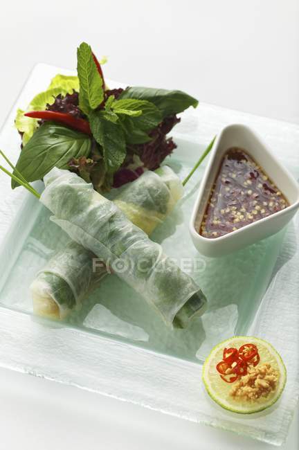 Rolos de mola vietnamitas cozidos no vapor — Fotografia de Stock