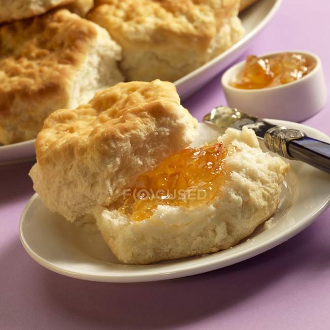 Biscuit with Orange Marmalade — Stock Photo