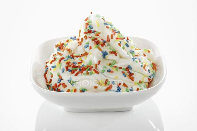 Мороженое с сахарными прядями — стоковое фото