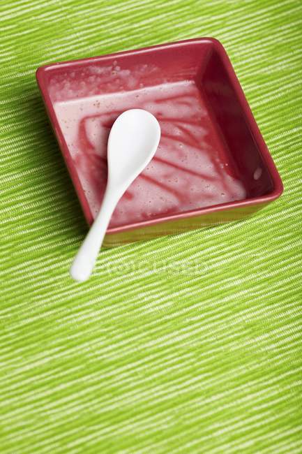 Sobras de sorvete em uma tigela — Fotografia de Stock