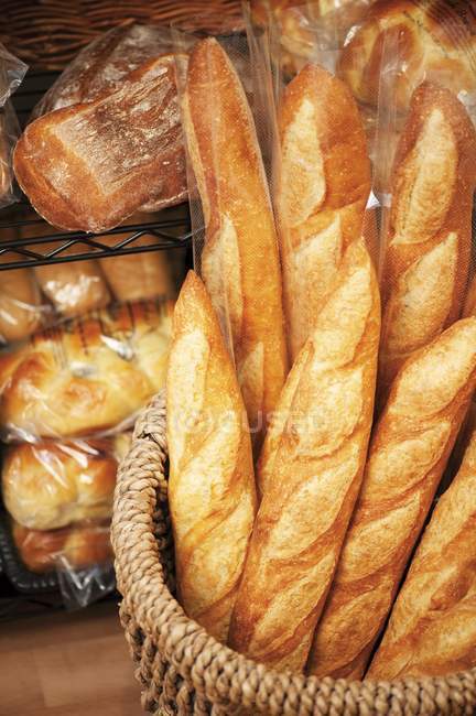Асорті Хліб для продажу — стокове фото