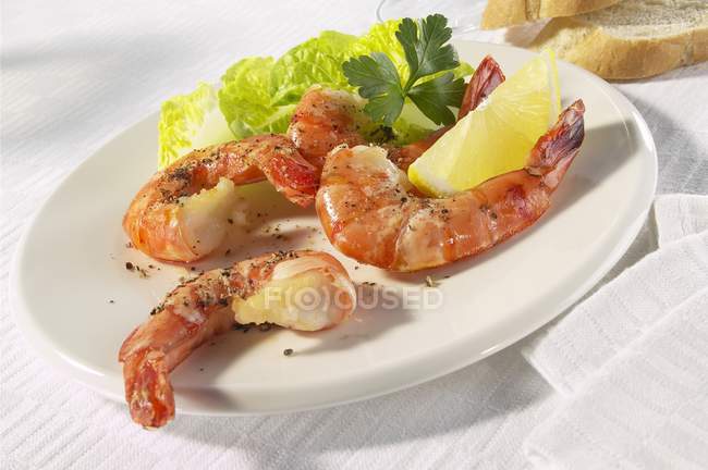 Spicy sauteed shrimps — Stock Photo