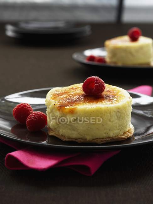 Карамельный ванильный сырный торт — стоковое фото
