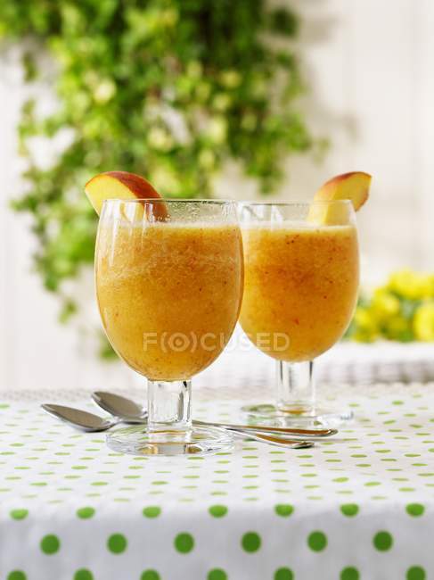 Дві склянки блаженства персик — стокове фото