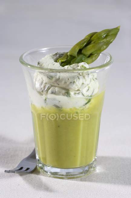 Asparagus soup with cream cheese — Stock Photo