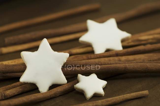 Cinnamon stars with sticks — Stock Photo